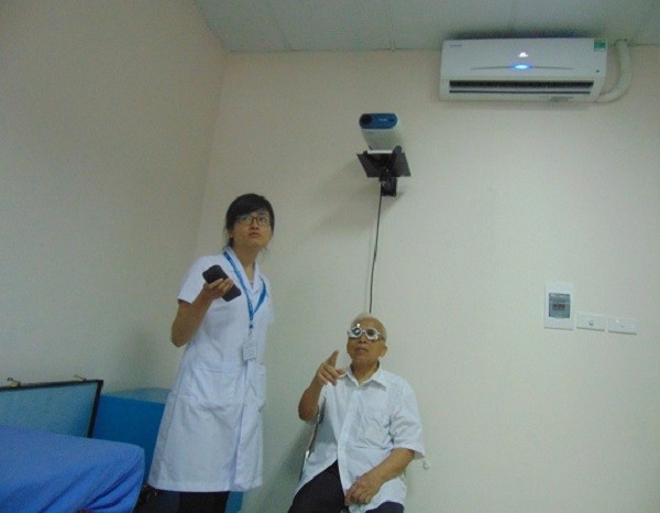 khám lại sau mổ mắt phaco