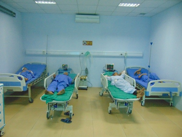 Bệnh nhân nghỉ ngơi sau mổ phaco