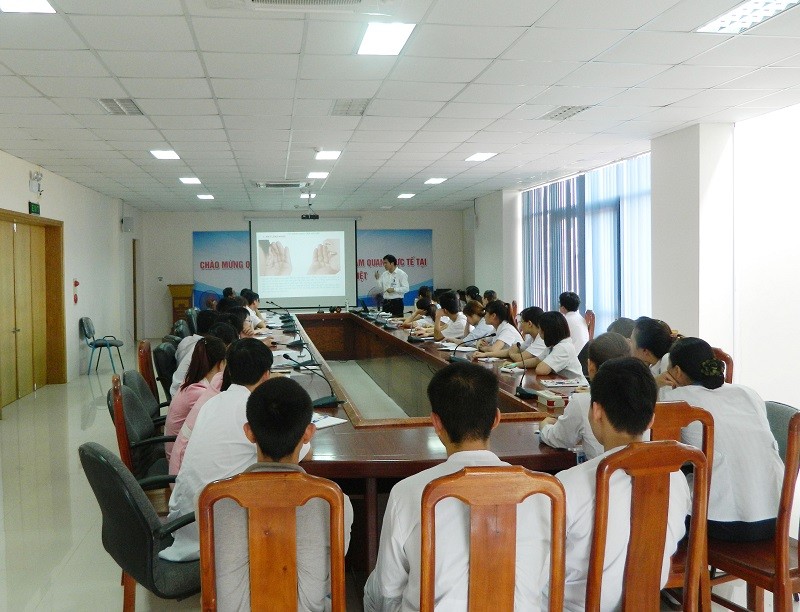 Đào tạo kỹ năng Giao tiếp - Ứng xử cho cán bộ công nhân viên Bệnh viện Hữu nghị Lạc Việt 2 Untitled-1