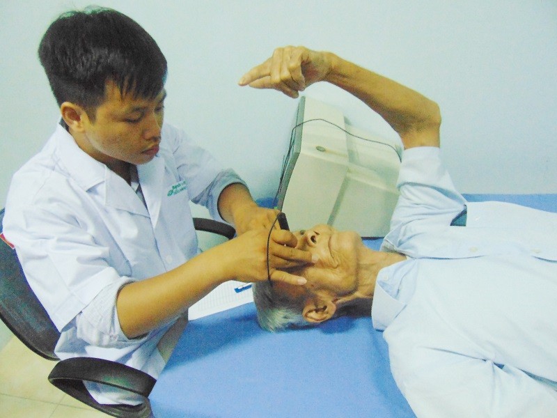 Chương trình khám, tư vấn miễn phí và phẫu thuật thay thủy tinh thể Phaco huyện Vĩnh Tường 5 DSC02683