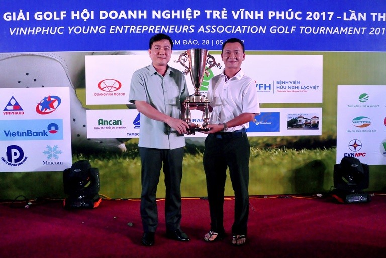 pho tgd tap doan lac viet benh vien huu nghi lac viet anh duc vo dich giai golf hoi doanh nghiep tre vinh phuc