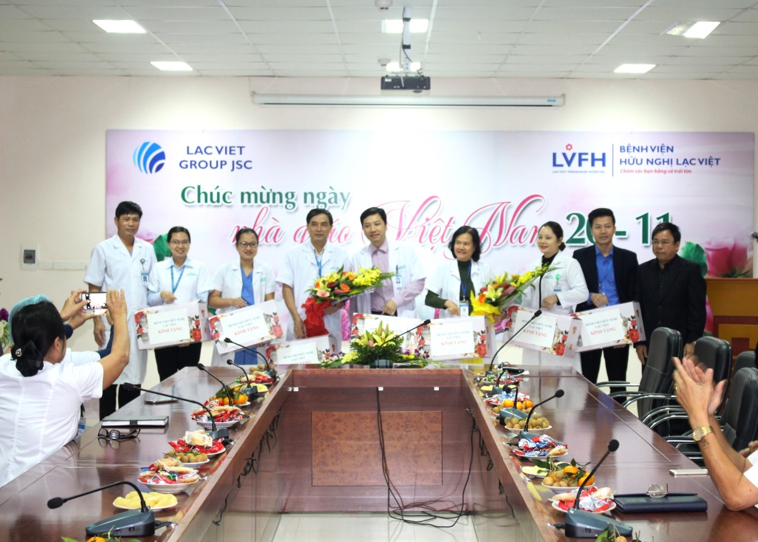 ngay nha giao viet nam benh vien lac viet
