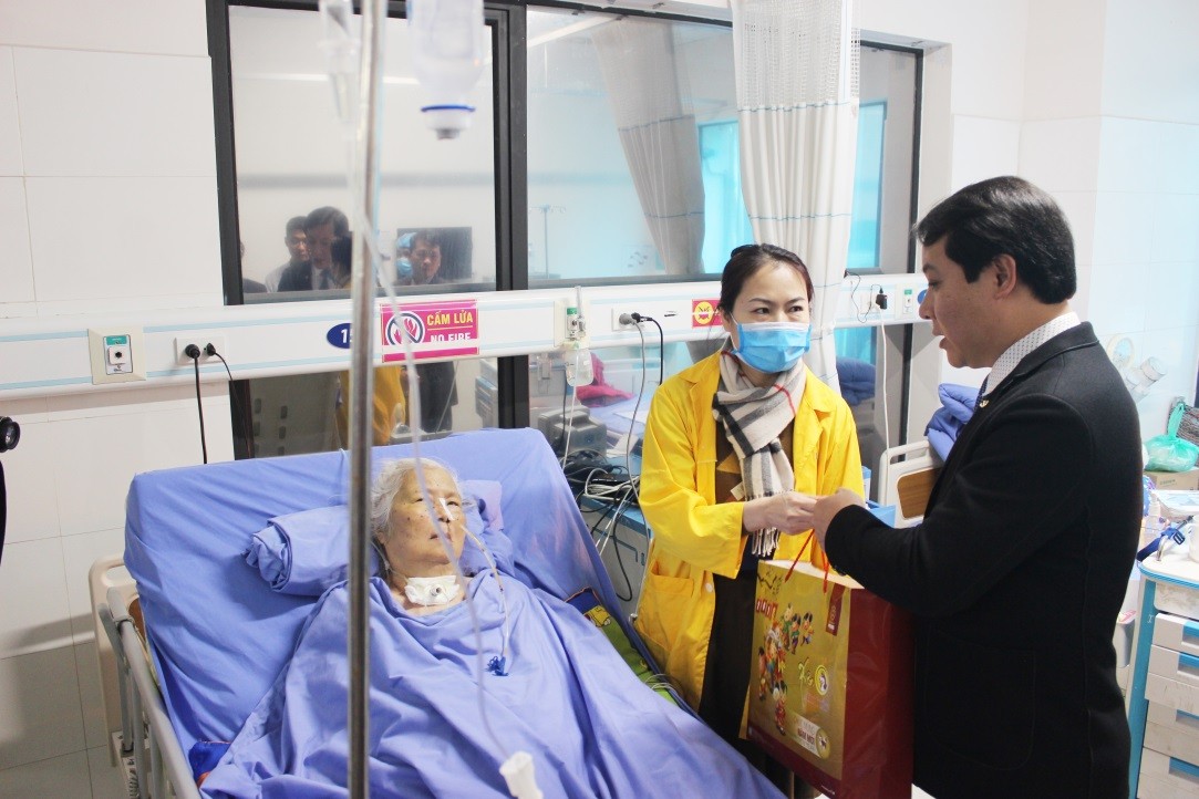 benh vien lac viet vinh phuc don tet 02