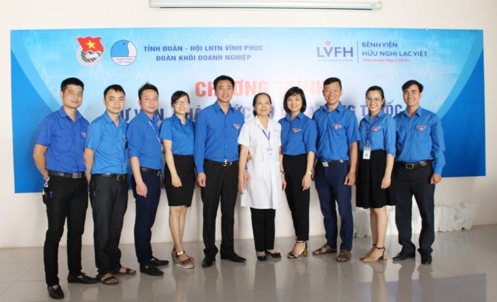 Khám, tư vấn và cấp thuốc miễn phí cho công nhân viên có hoàn cảnh khó khăn