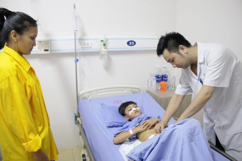 Bệnh viện Hữu Nghị Lạc Việt: Điều trị thành công trường hợp thủng tạng do dị vật