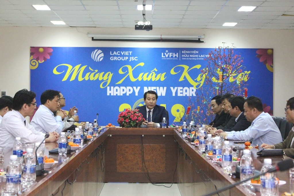 Đồng chí Phạm Hoàng Anh – Bí thư thành ủy TP Vĩnh Yên thăm và chúc tết Bệnh viện Lạc Việt