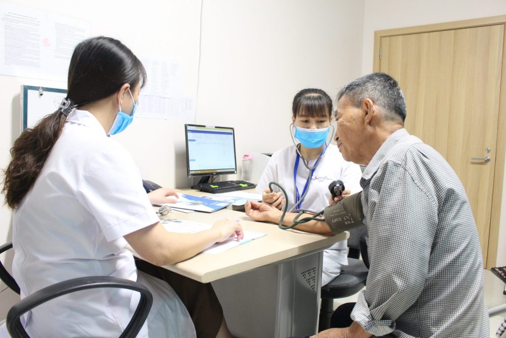 KHÁM MIỄN PHÍ CHO CỰU CHIẾN BINH, TRI ÂN NHỮNG NGƯỜI CÓ CÔNG VỚI CÁCH MẠNG