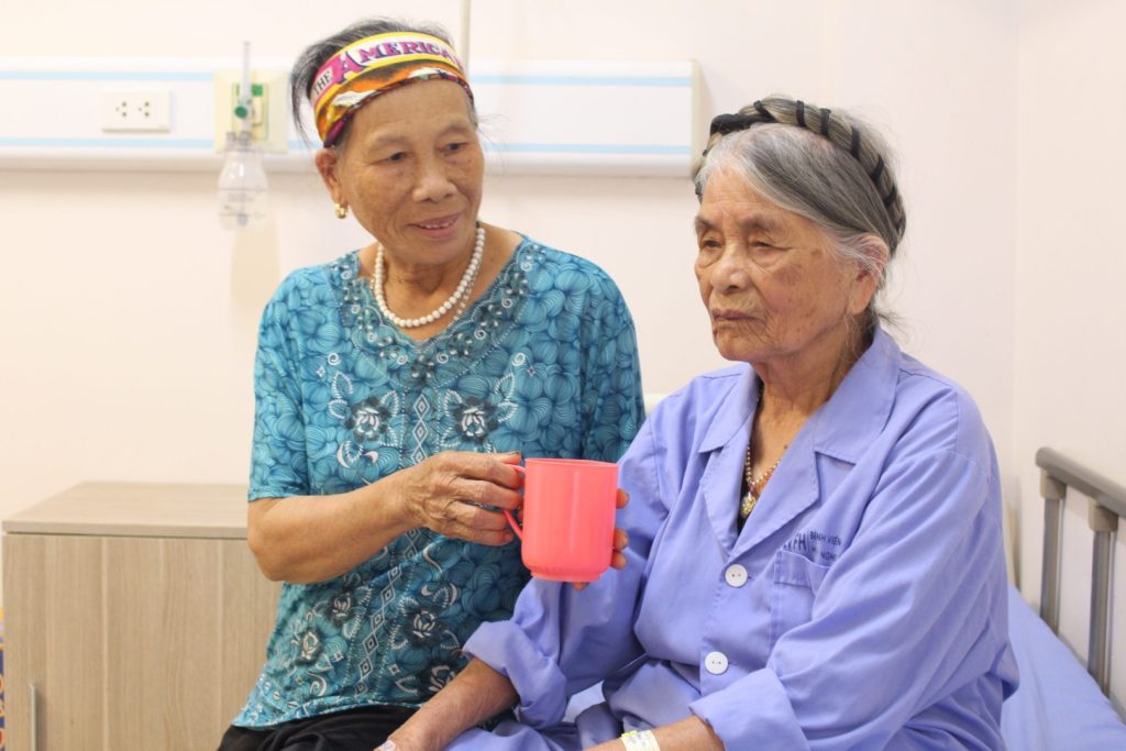 PHẪU THUẬT NỘI SOI CẮT RUỘT THỪA VIÊM CHO BỆNH NHÂN 103 TUỔI