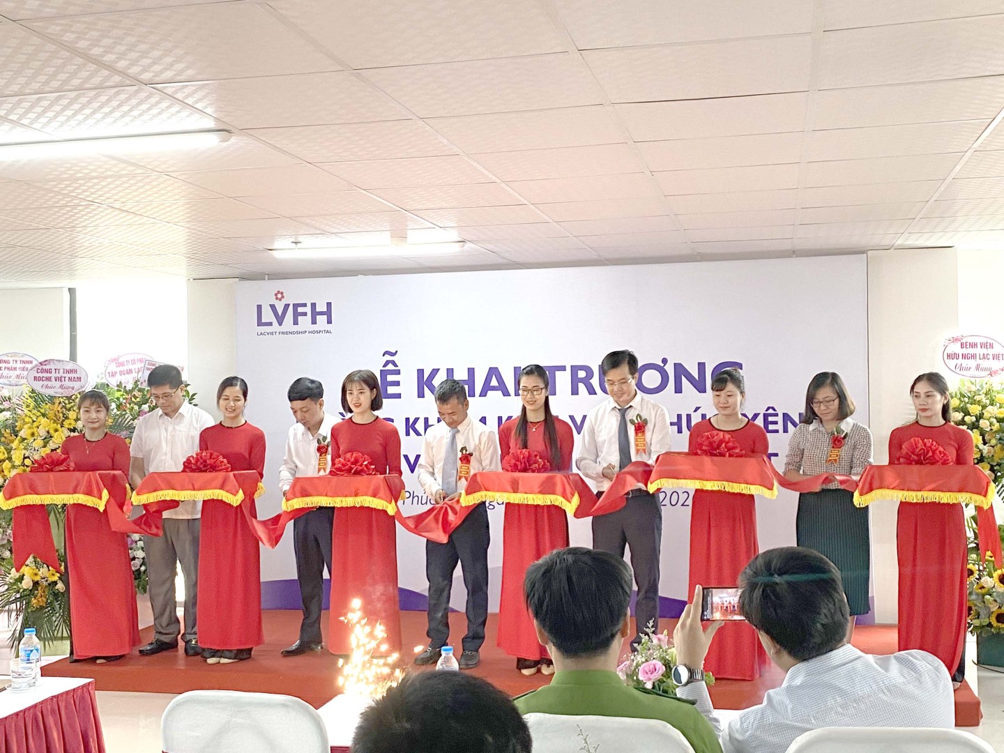 khai truong 2