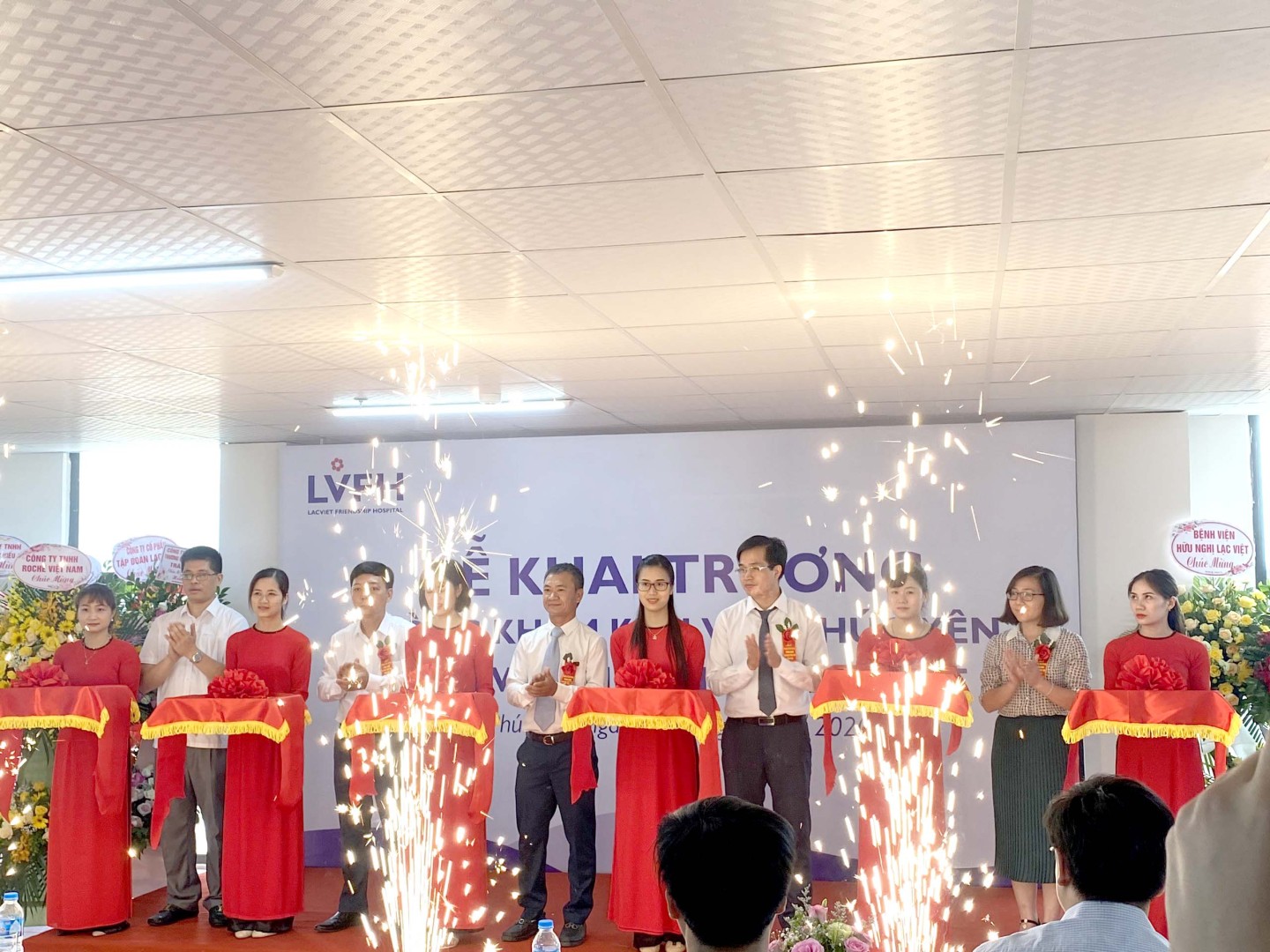 khai truong 3