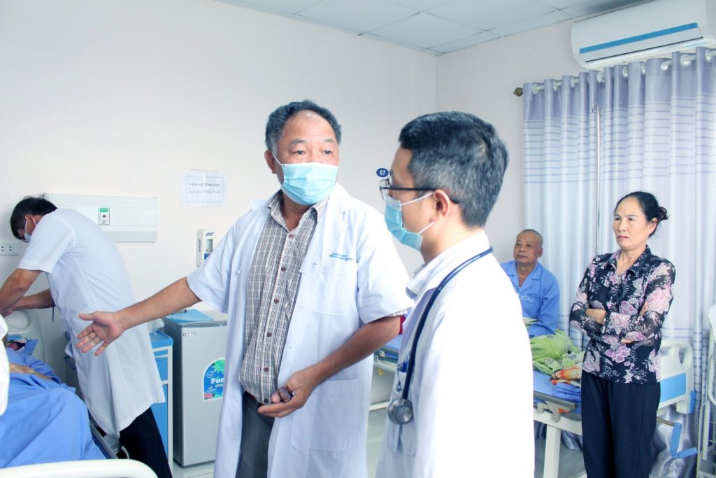 THS.BS VÕ QUỐC HƯNG – PHÓ TRƯỞNG KHOA XẠ 4 BỆNH VIỆN K CÙNG CÁC CÁN BỘ BỆNH VIỆN K LÊN HỖ TRỢ CHUYÊN MÔN, CHUYỂN GIAO CÔNG NGHỆ TẠI BỆNH VIỆN LẠC VIỆT