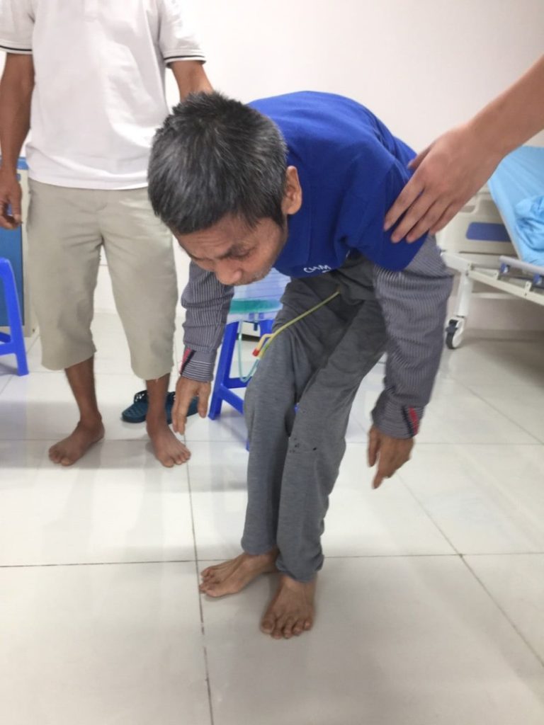 “Pha tạo dáng” có một không hai trên bàn mổ