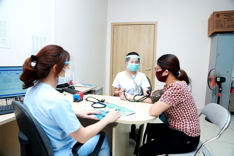 Không cần test nhanh covid-19 khi vào thăm khám