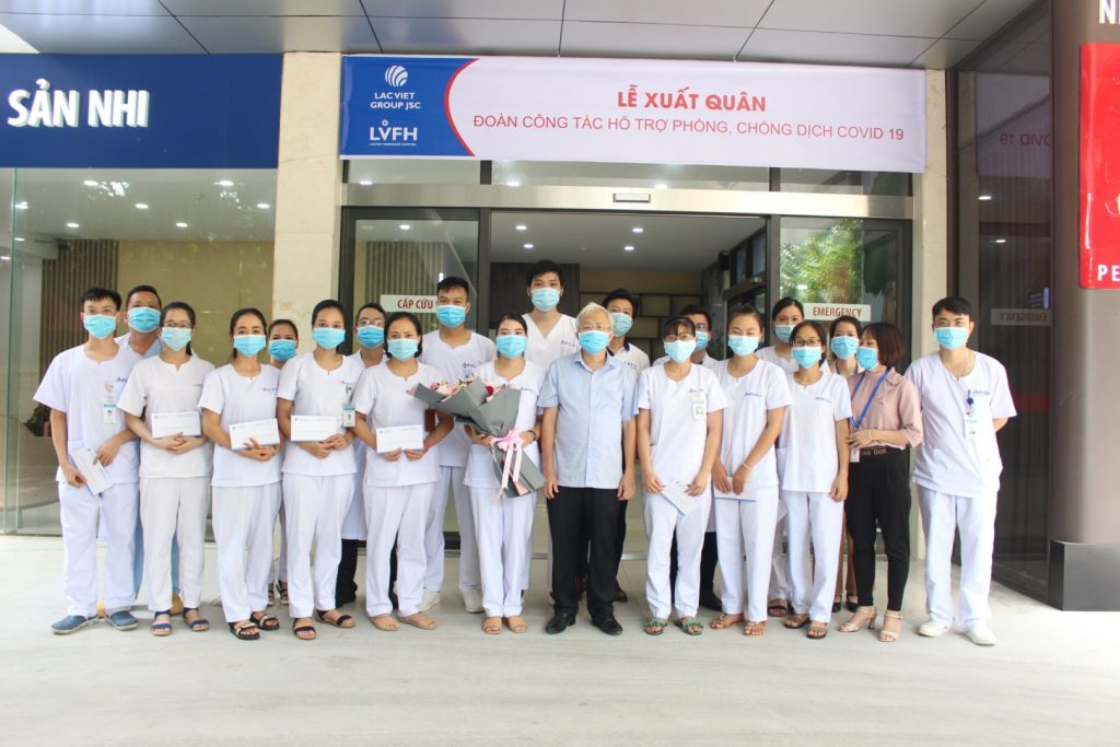 Nhân viên y tế Lạc Việt tham gia hỗ trợ tiêm chủng cho thành phố Hà Nội
