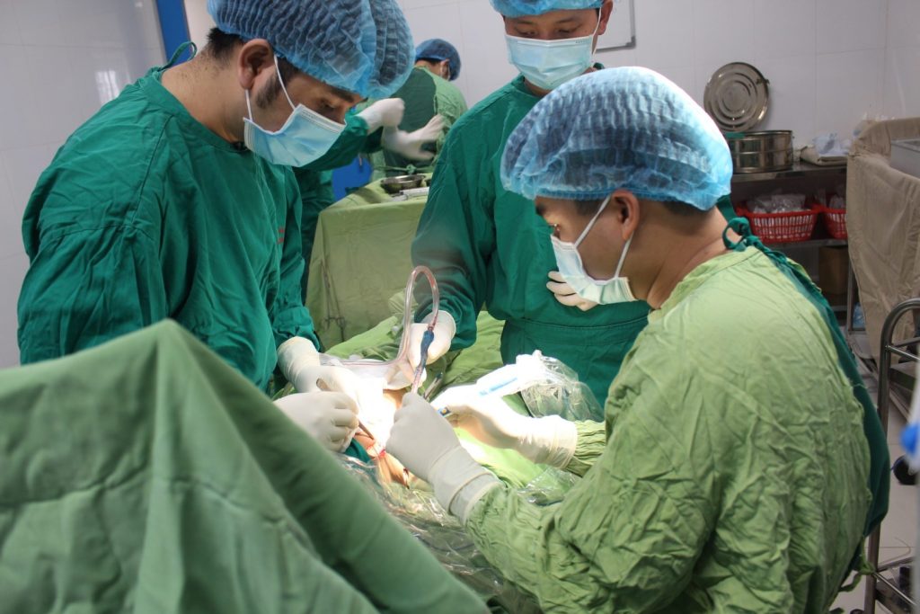 Phẫu thuật chuyển vạt khuyết hở phần mềm cổ chân