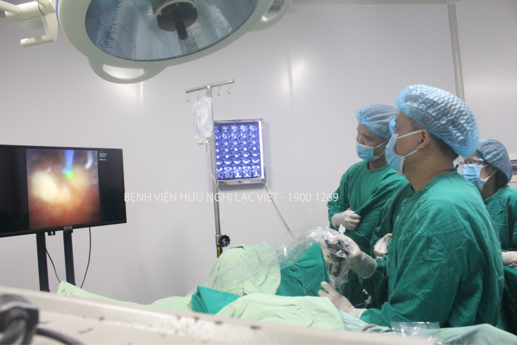 Tán sỏi thận và niệu quản bằng phương pháp nội soi ống mềm