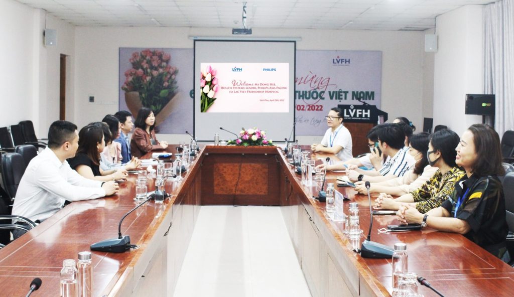 Bà Kim Dong Hee – Lãnh đạo Philips Khu vực Châu Á Thái Bình Dương đến thăm và làm việc với BV Hữu nghị Lạc Việt