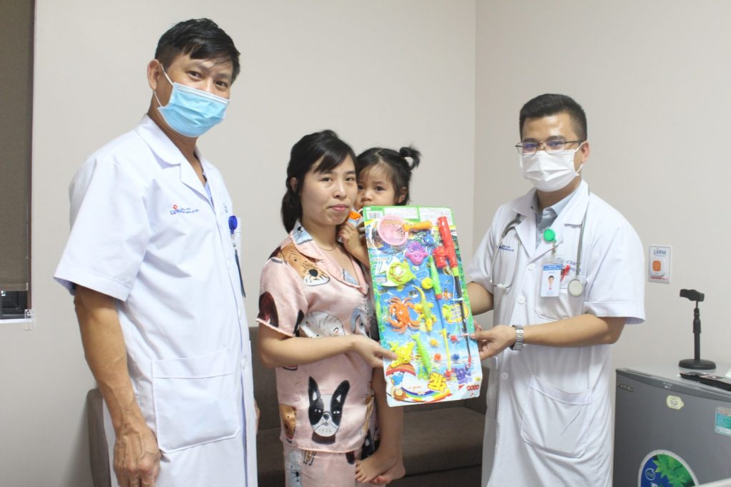 Không khí chúc mừng Ngày Quốc tế Thiếu nhi 1/6 tại Bệnh viện Lạc Việt