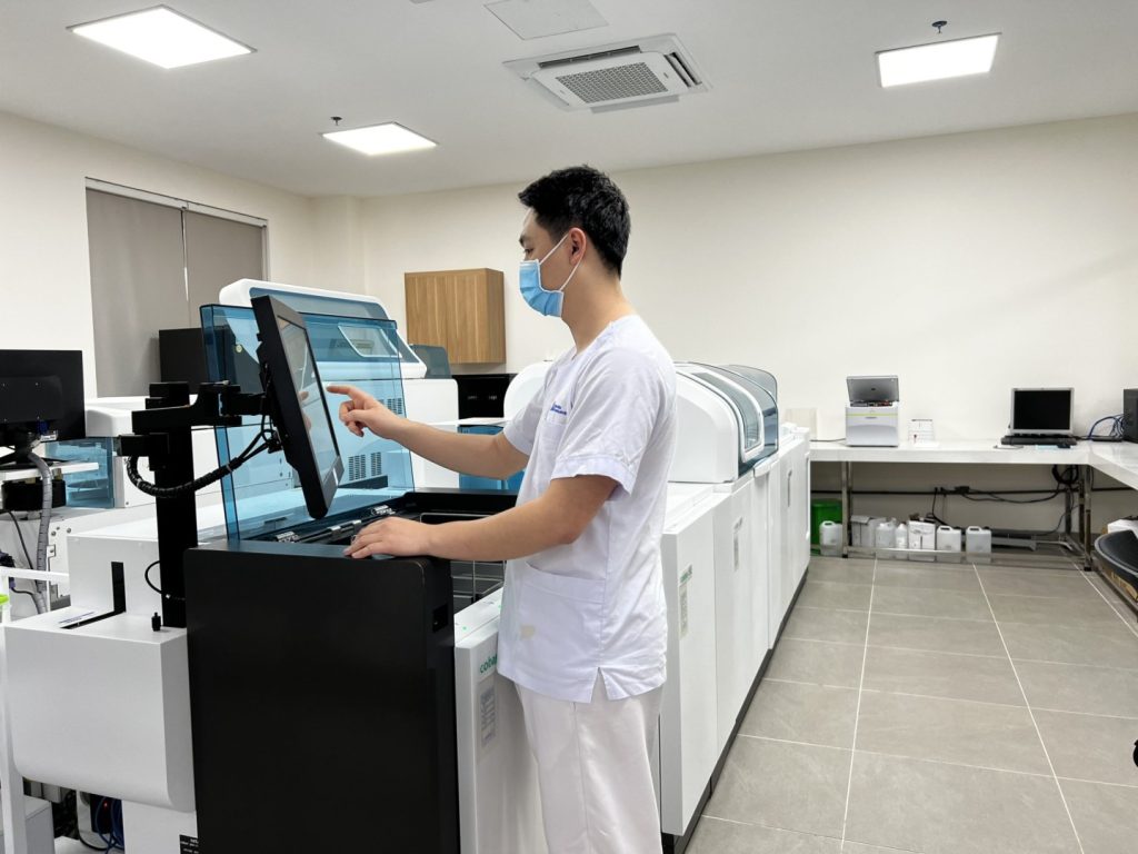 Hệ thống xét nghiệm tự động Roche – Hitachi hiện đại hàng đầu Đông Nam Á