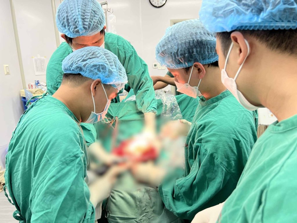 Giành giật sự sống cho thanh niên bị tụ máu ngoài màng cứng