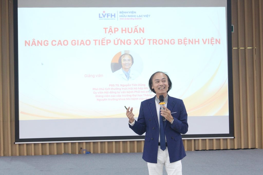 Tập huấn nâng cao nghệ thuật giao tiếp ứng xử giữa thầy thuốc với bệnh nhân với PGS. TS. Nguyễn Tiến Dũng 4 IMG 7034 1024x683 1