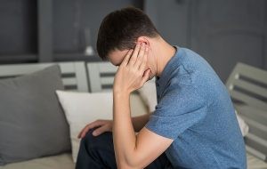 Bệnh nhân đi khám vì ù tai