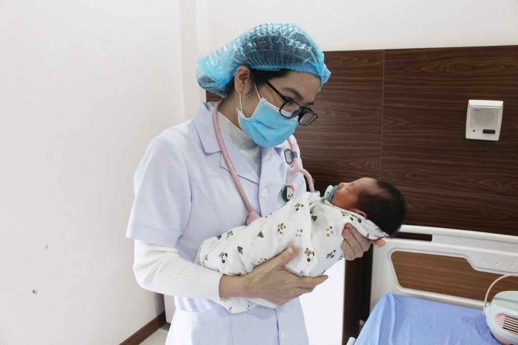 Mổ lấy thai cấp cứu cho sản phụ 35 tuần ối vỡ non, tiền sản giật nặng 2 IMG 7258 1024x683 1
