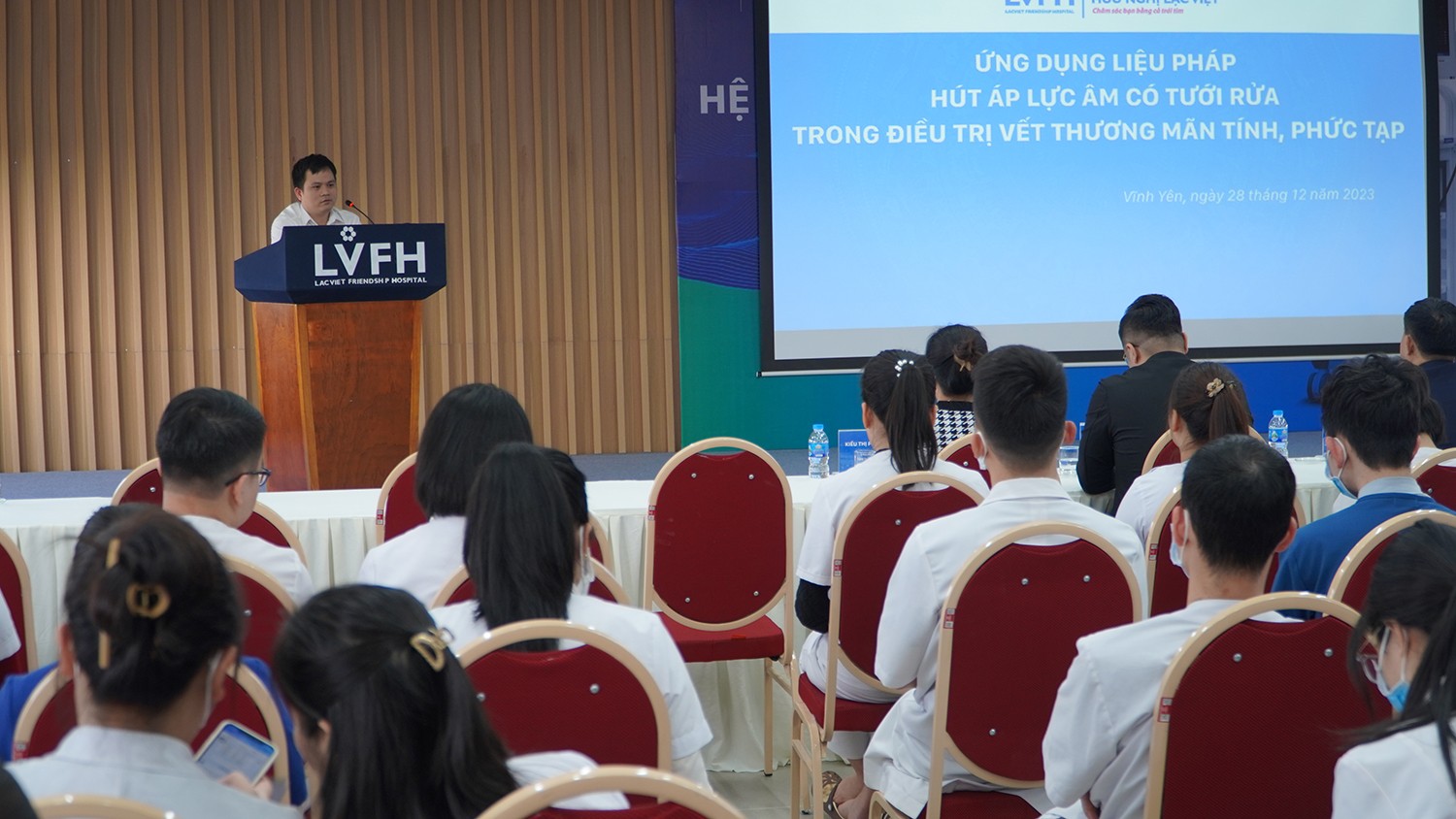 Hội thảo khoa học “Ứng dụng liệu pháp hút áp lực âm có tưới rửa trong điều trị vết thương mãn tính, phức tạp" 2 a1 1