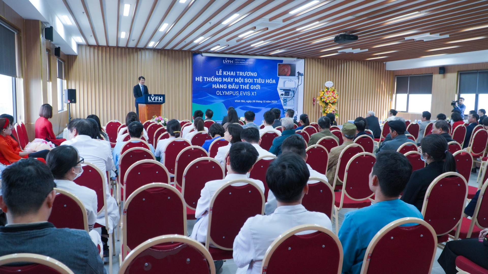 Ông Takahashi Ryoji - Tổng giám đốc công ty Olympus Việt Nam phát biểu tại buổi lễ