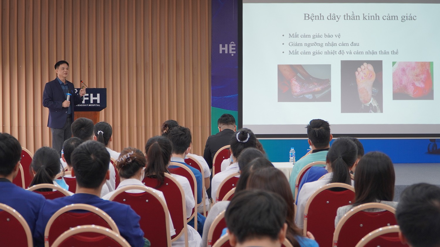 Hội thảo khoa học “Ứng dụng liệu pháp hút áp lực âm có tưới rửa trong điều trị vết thương mãn tính, phức tạp" 3 Ths. Bs Nguyễn Ngọc Thiện chia sẻ
