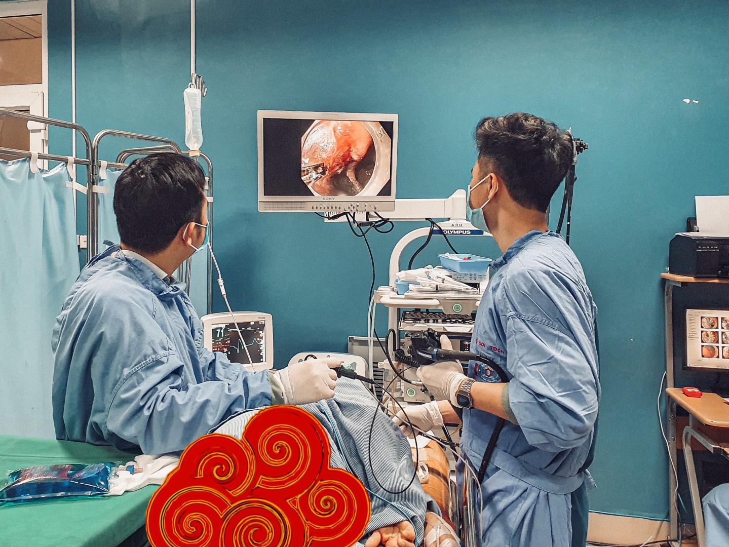Hình ảnh các bác sỹ bệnh viện K đang thực hiện nội soi tiêu hóa 