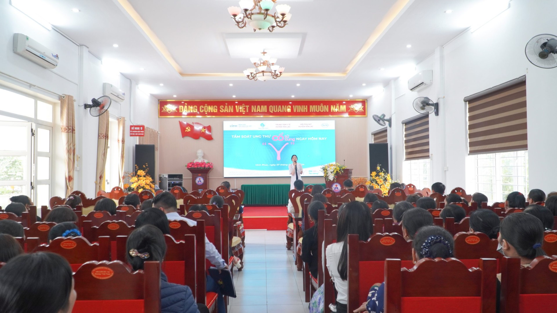 Hội nghị có sự tham gia đông đảo của các cán bộ hội phụ nữ xã, thôn của huyện Yên Lạc.