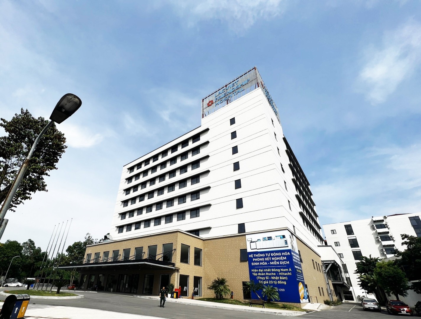 Khu khám chữa bệnh quốc tế quy mô 15.000 m2, với 210 giường bệnh tiêu chuẩn của Bệnh viện Hữu nghị Lạc Việt 
