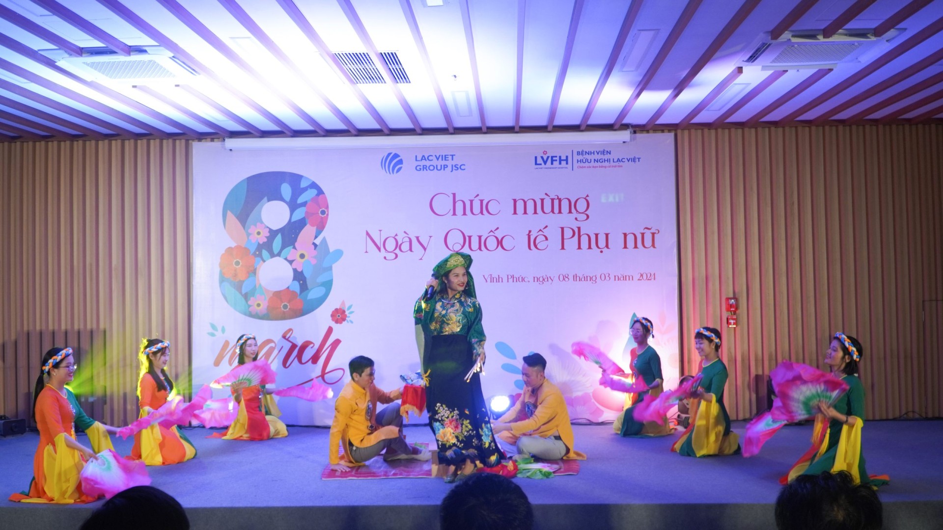 Tiết mục đạt giải Nhất Văn nghệ: Cô đôi thượng ngàn - Khối Văn phòng