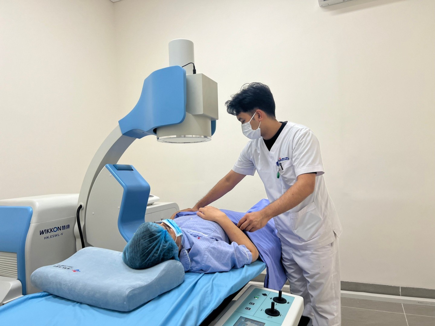 Một ca sử dụng phương pháp tán sỏi ngoài cơ thể