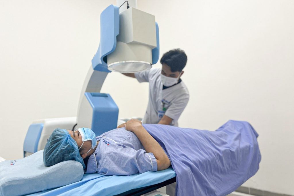 Tán sỏi ngoài cơ thể và biến chứng có thể gặp