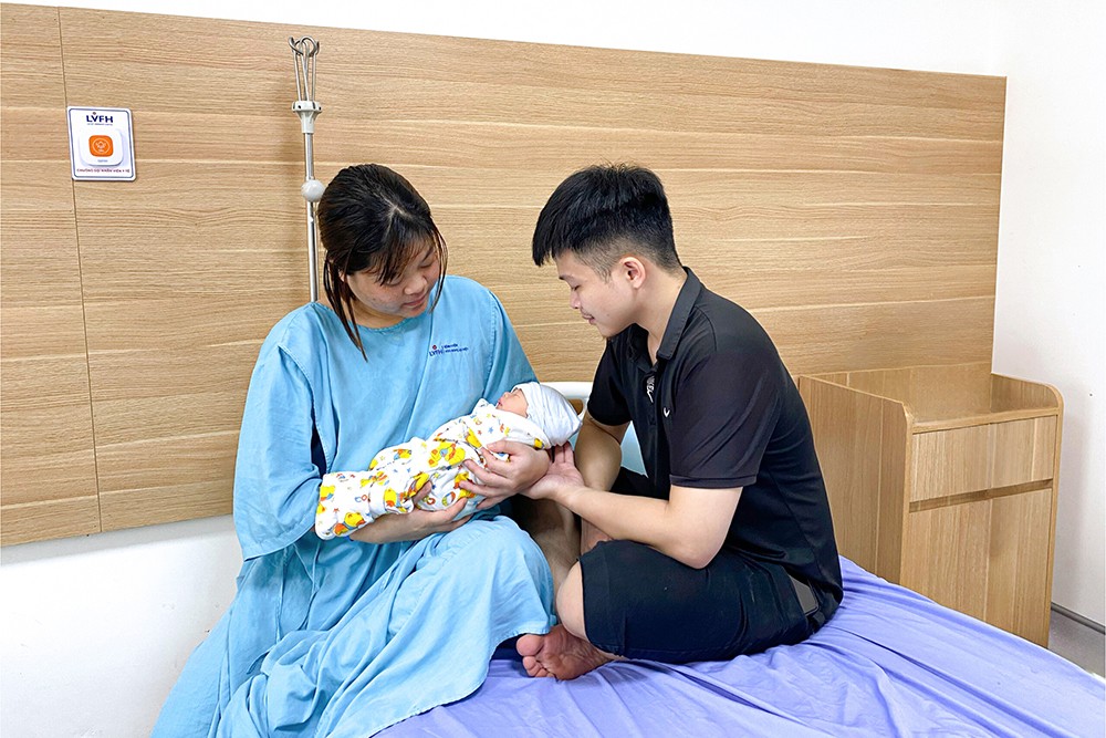 Sau sinh cả mẹ và em bé đều khỏe mạnh, được xuất viện ngay ngày hôm sau