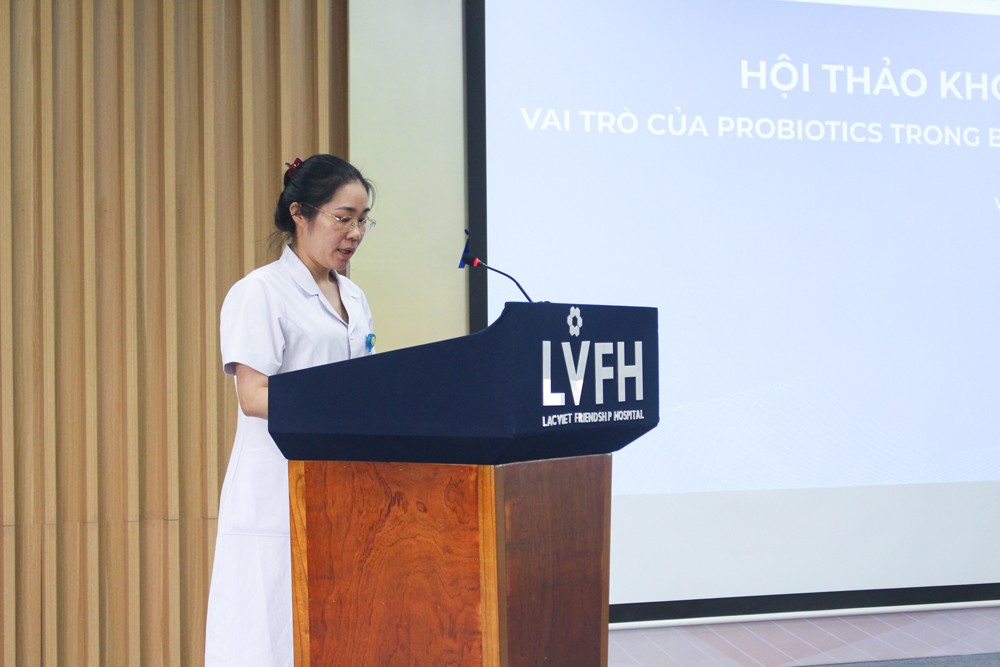 TS. Nguyễn Hoàng Yến, Phó giám đốc Bệnh viện Hữu nghị Lạc Việt phát biểu tại chương trình
