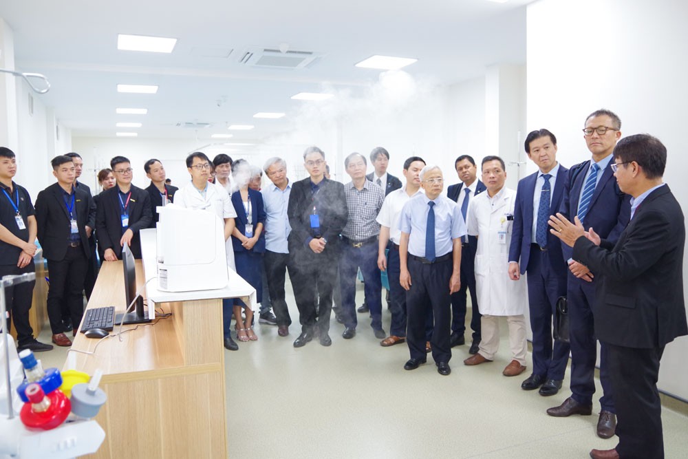 Chuyên gia tập đoàn Nipro giới thiệu về hệ thống, trang thiết bị hiện đại
