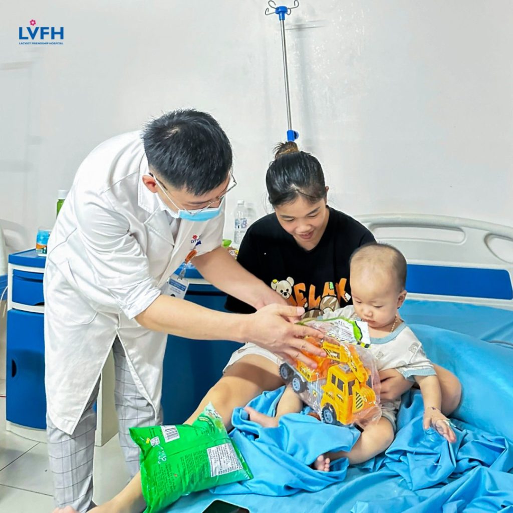 Không khí chúc mừng ngày Quốc tế Thiếu nhi 1/6 tại Bệnh viện Lạc Việt