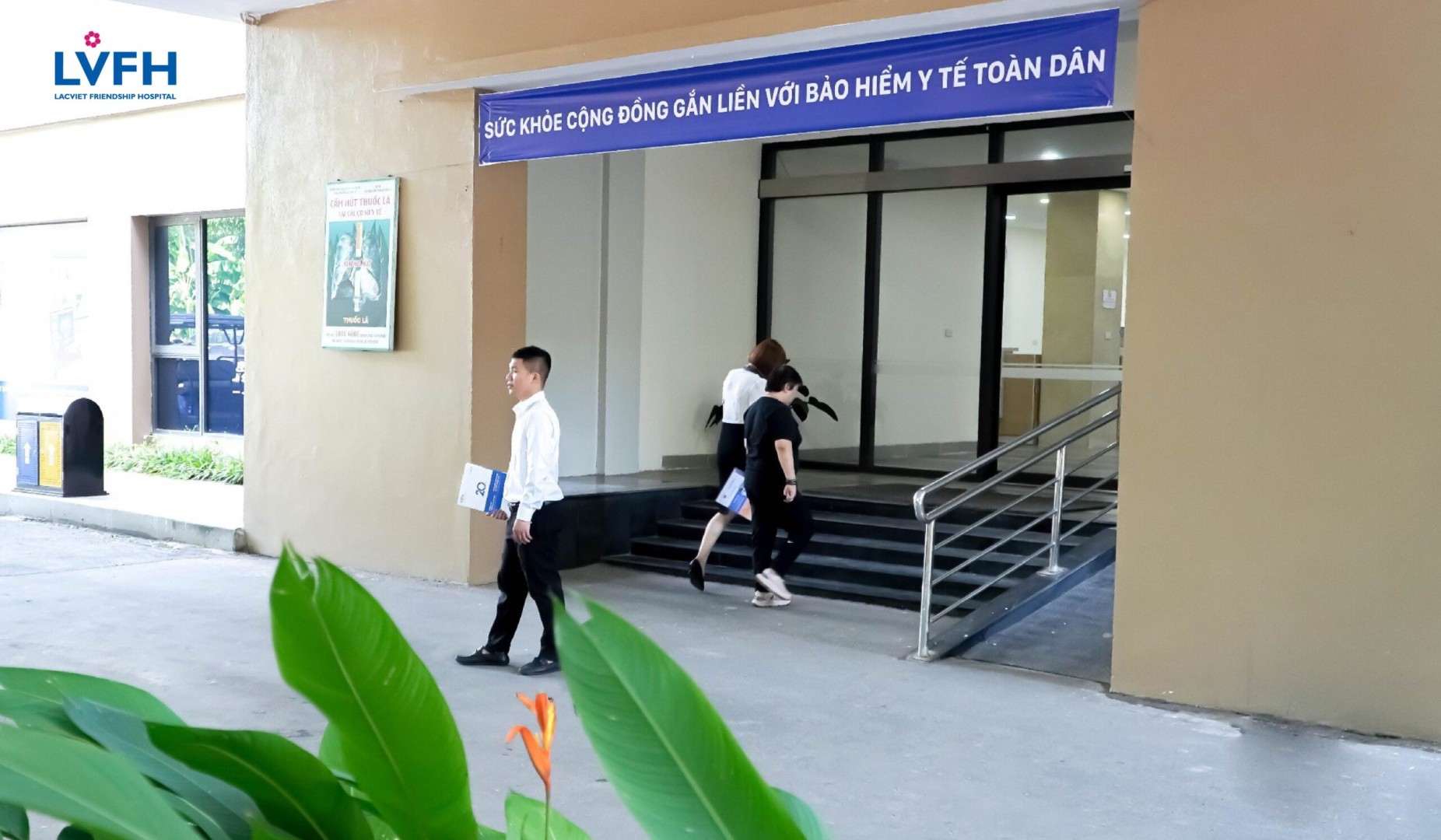 Bệnh viện Lạc Việt nghiêm túc thực hiện tuyên truyền về Bảo hiểm y tế tới người dân