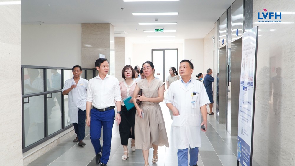 Đoàn công tác Bệnh viện Hà Nội – Quảng Ninh tham quan các khoa, phòng chức năng của bệnh viện