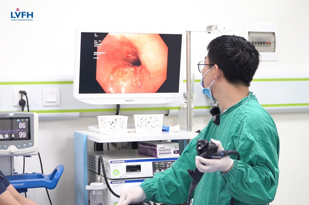 Sau bữa ăn thịnh soạn, bệnh nhân nam vào viện cấp cứu vì tắc thực quản