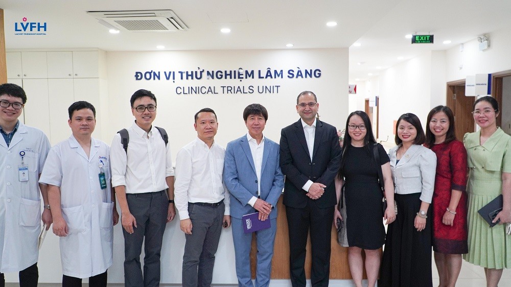 Tổng giám đốc Astrazeneca Việt Nam đến thăm và làm việc tại Bệnh viện hữu nghị Lạc Việt