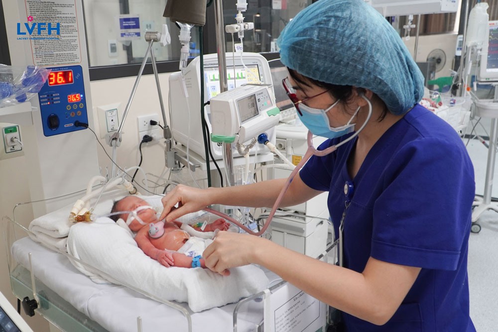 Bé mắc bệnh màng trong điều trị tại Bệnh viện Lạc Việt