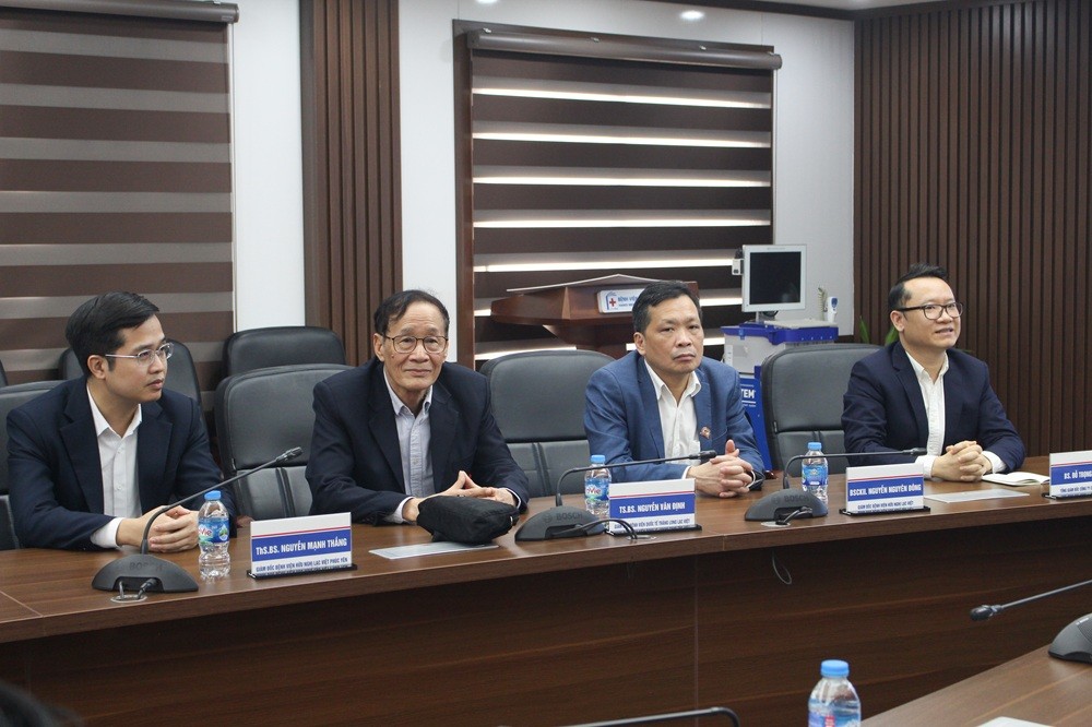 ban giam doc lac viet