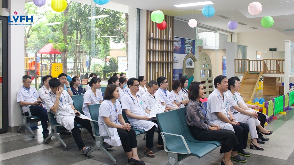 khai truong phong kham nhi chuyen khoa 2