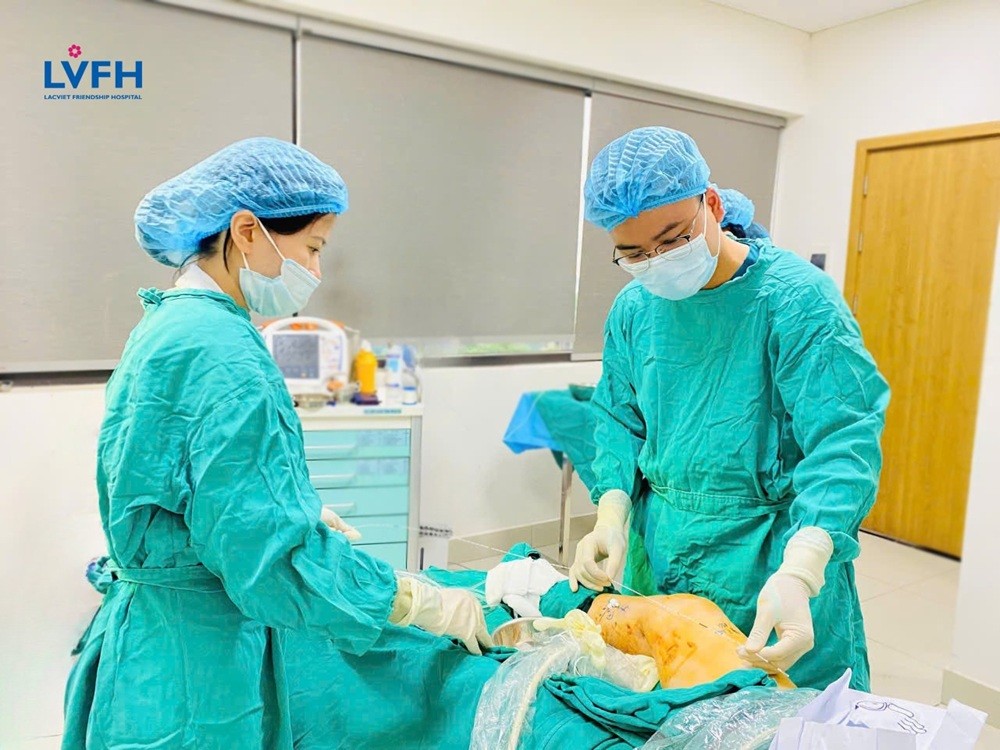 Hình ảnh can thiệp điều trị suy tĩnh mạch tại bệnh viện Hữu Nghị Lạc Việt.