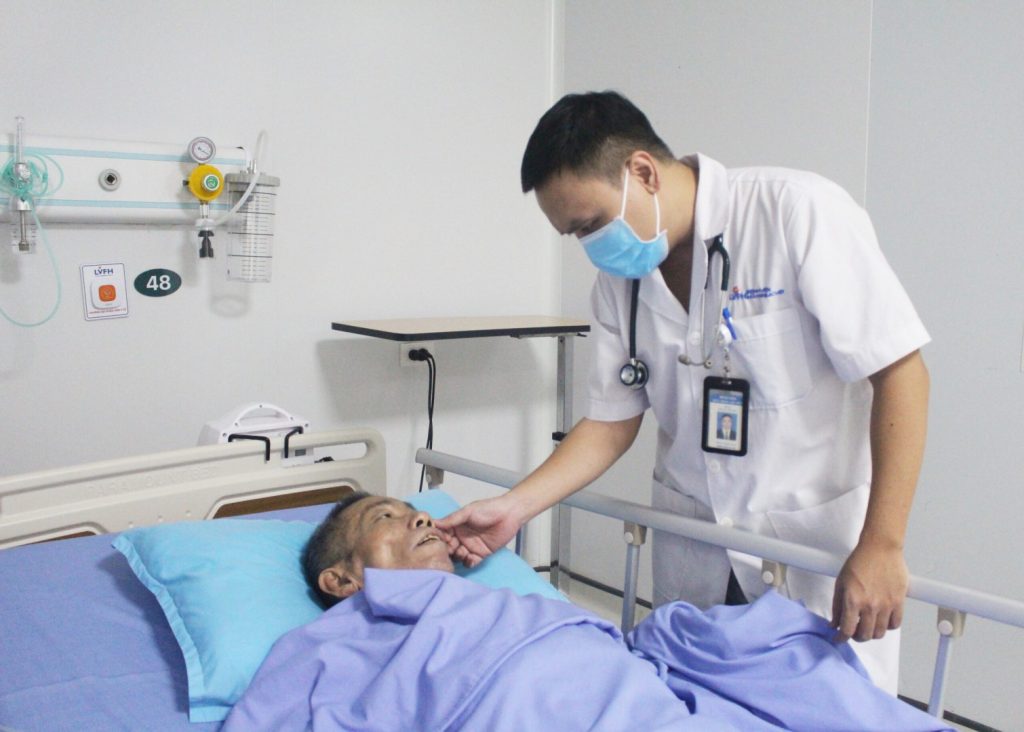 Cứu sống bệnh nhân nguy kịch sau 5 ngày liên tục uống rượu