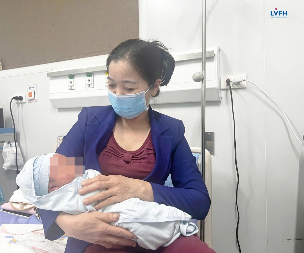 Bơm Surfactant – Kịp thời cứu bé sơ sinh suy hô hấp cấp